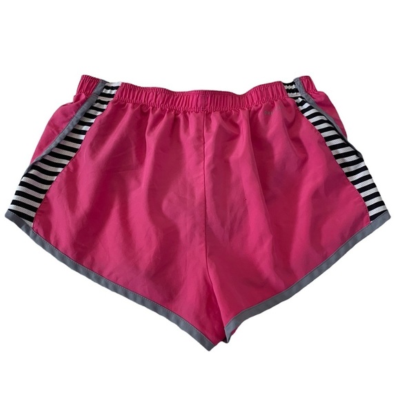 Nike Dri Fit Short Pants Size Small - Picture 1 of 15